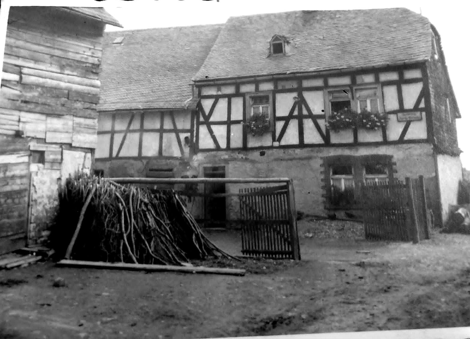 Historischer Hof mit Fachwerkhaus in Faid